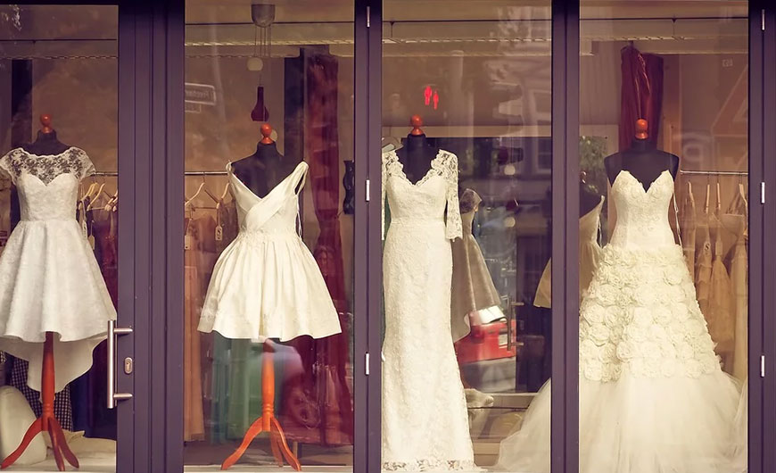 Những bộ váy cưới trưng bày được may từ vải Chiffon