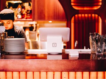 AI trong nhà hàng: 15 Mẹo giúp tăng cường hiệu quả kinh doanh Nhà hàng bằng Trí tuệ nhân tạo