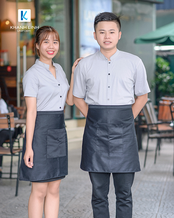 Đồng phục phục vụ nhà hàng áo sơ mi xanh nhạt tạp dề ngắn 2