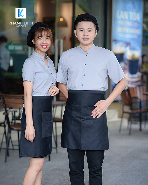 Đồng phục phục vụ nhà hàng áo sơ mi xanh nhạt tạp dề ngắn 1